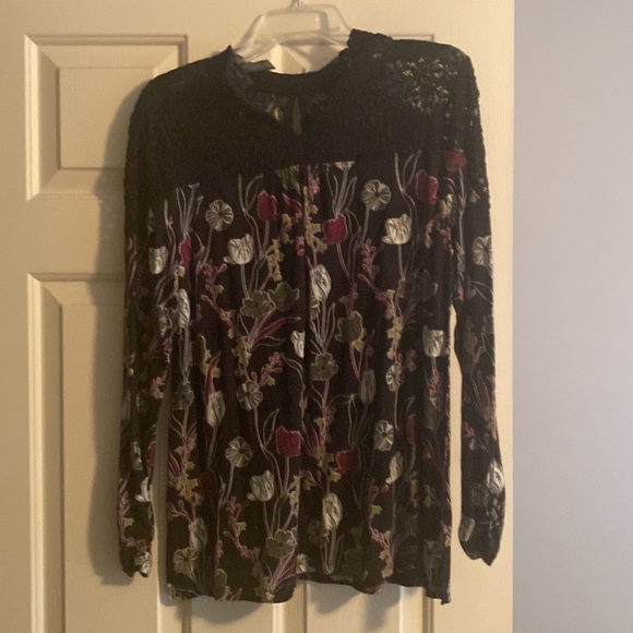 Blouse by style and company, size m, black lace at top, never worn - Picture 2 of 3